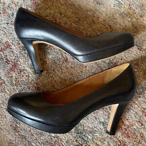 Black Leather Pumps (Sz 8.5M)